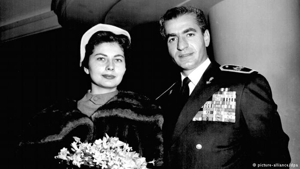 خاطرات ثریا اسفندیاری از دربار پهلوی