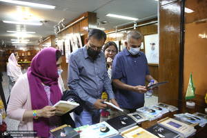 بازدید جمعی از گردشگران خارجی از بیت امام خمینی در جماران‎‎