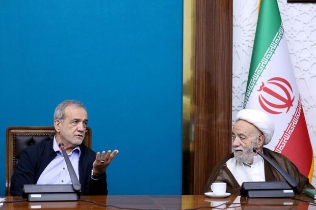 پزشکیان: «مسجد» یکی از ظرفیت‌های مؤثر در ارتقای سطح سواد عمومی است