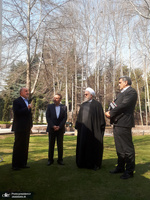 کاشتن نهال توسط رئیس جمهور به مناسبت روز درختکاری