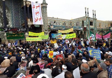 خروش مردم قم در راهپیمایی 13 آبان علیه سیاست های خصمانه دولت آمریکا