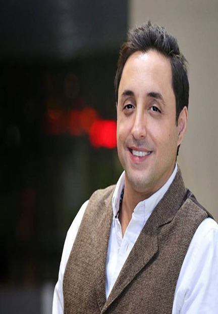 رامبد جوان وقتی می خواهد تمرکز کند، روی تخت دراز می کشد و با مراجعانش حرف می زند!