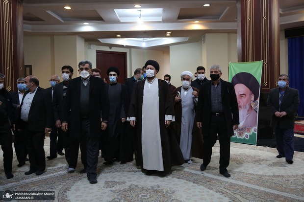 وداع با پیکر مطهر شهید محسن فخری زاده در حرم امام خمینی(س)