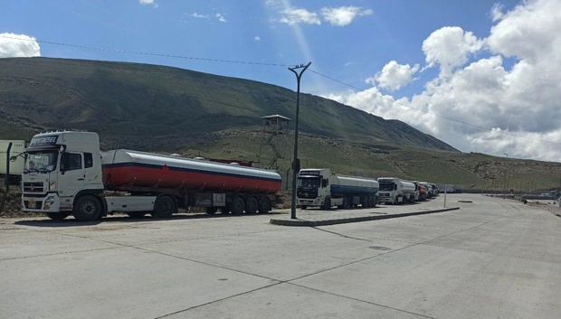 510 کامیون حامل سوخت در مرز افغانستان متوقف هستند