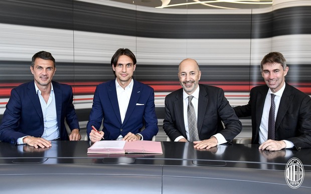 گلر لیون رسما به میلان پیوست+عکس
