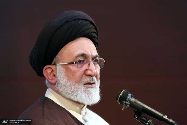 تولیت آستان حرم حضرت عبدالعظیم حسنی: دشمن با گرفتن حجاب زنان به دنبال فروپاشی خانواده است/ مراقب ایمان فرزندان و همسرانتان باشید