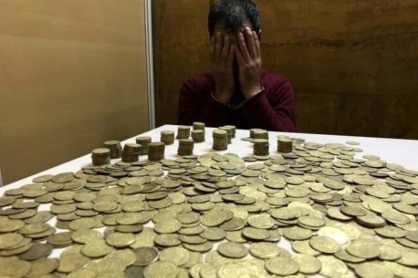 کشف بیش از ۵۰ سکه‌ اشکانی و اشیاء تاریخی حین معامله در رامشیر