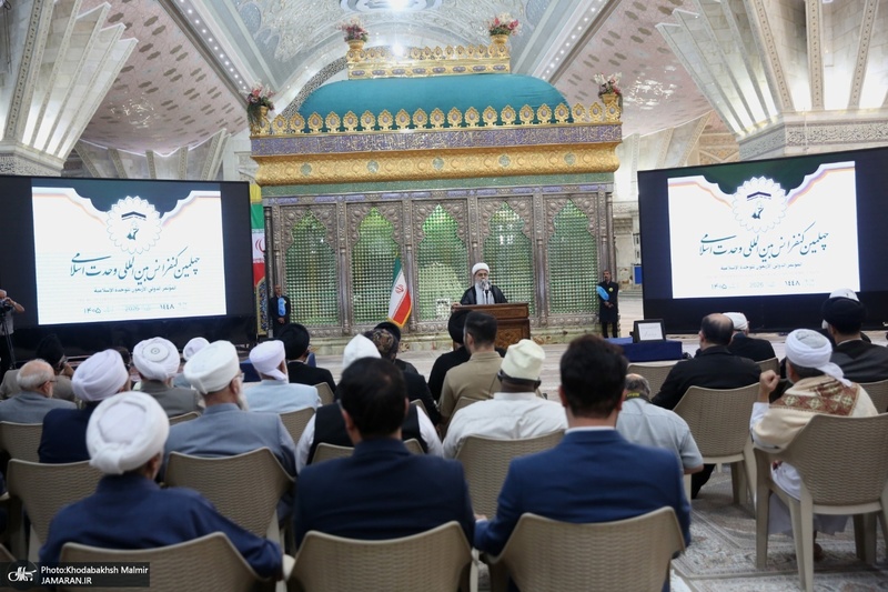 ادای احترام مهمانان خارجی کنفرانس وحدت اسلامی به مقام شامخ حضرت امام خمینی (س)