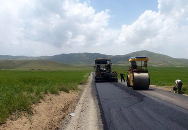 130 کیلومتر راه روستایی در شهرستان سنندج در حال بهسازی است