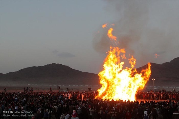 آیین باستانی جشن سده در یزد برگزار شد+فیلم
