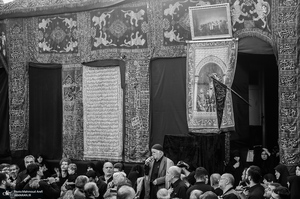 عزاداری ظهر عاشورا در حسینیه 200 ساله سادات اخوی