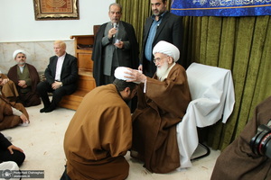 عمامه گذاری طلاب توسط مراجع عظام تقلید در روز میلاد امام علی (ع)‎