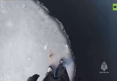 این ویدیوی ترسناک را ببینید تا دیگر روی یخ راه نروید!