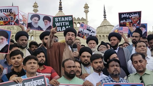لکھنؤ میں آیت اللہ خامنہ ای کے قتل کی دھمکیوں اور میڈیا کے گستاخ رویّے کے خلاف احتجاج