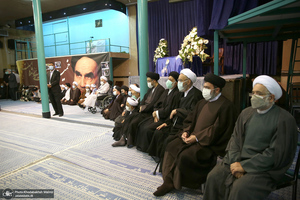 مراسم تشییع حجت الاسلام و المسلمین محتشمی پور در حسینیه جماران