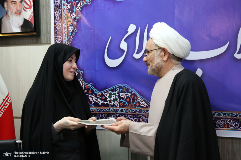 نشست صمیمانه اعضا هیات علمی پژوهشکده امام خمینی و انقلاب اسلامی با تولیت  معزز به مناسبت روز معلم