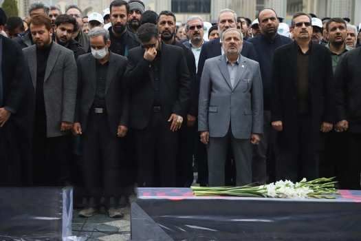 پیکر همسر و فرزند سقاب اصفهانی معاون رئیس‌جمهور تشییع شد + عکس