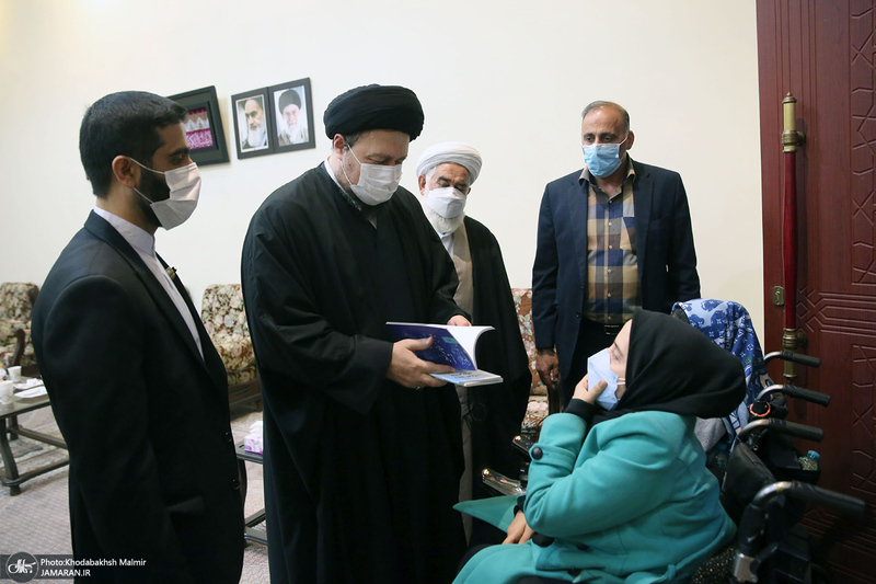 دیدار رئیس سازمان بهزیستی و جمعی از توان یابان این سازمان با سید حسن خمینی