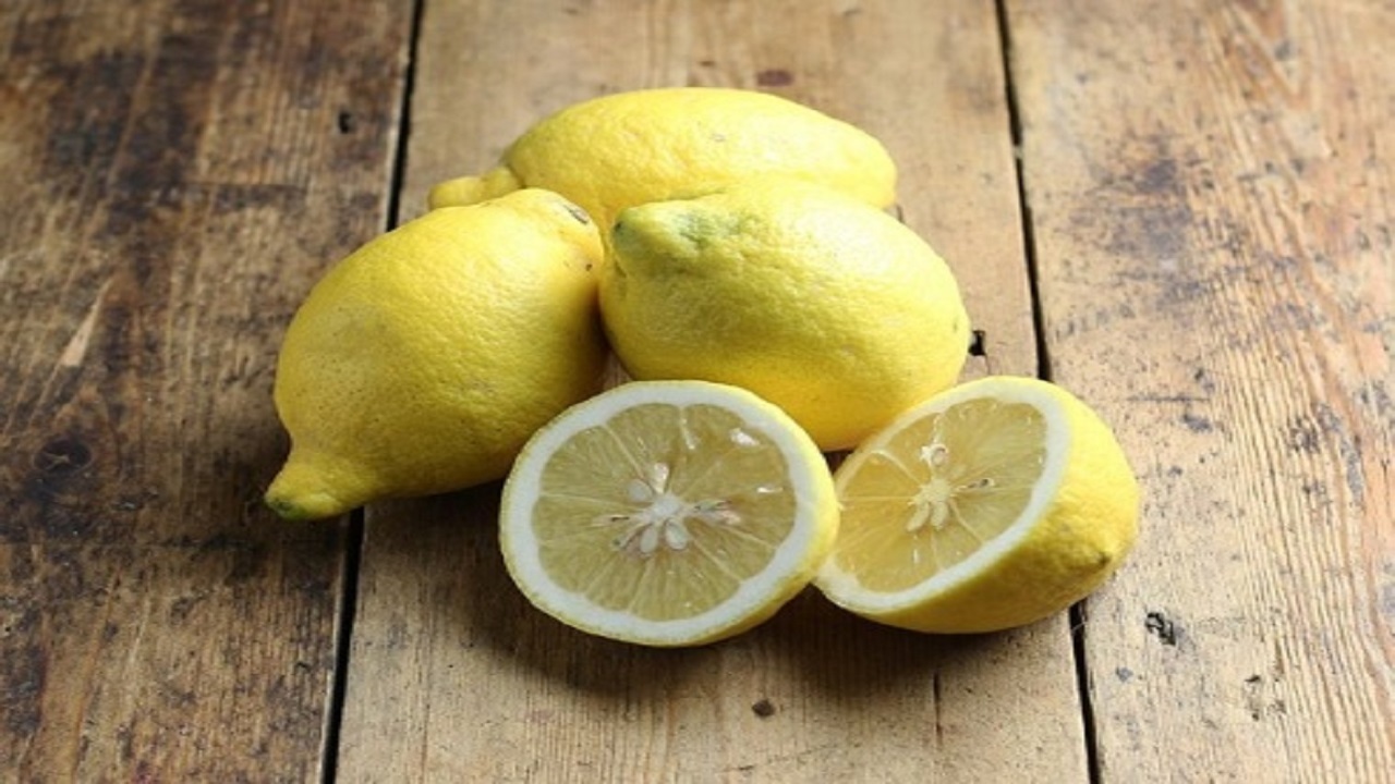 Почему лимон желтый. Лимон. Лимон свежий ~ 250г. Лимон на белом фоне. Лимон картинка.