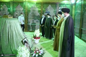 ادای احترام سید عمار حکیم نسبت به حضرت امام خمینی (س)