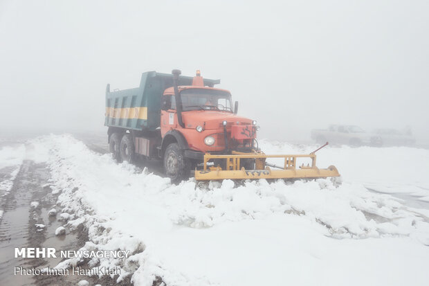 راه ارتباطی ۳ روستا در شهرستان هشترود بر اثر بارش برف مسدود است