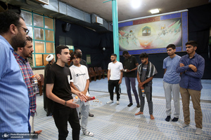 بازدید جمعی از دانشجویان انگلیسی و جمعی از دانش آموزان بندر دیر از جماران