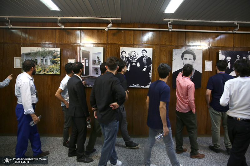 بازدید جمعی از دانشجویان خارجی از بیت امام خمینی (س) در جماران  1
