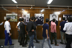 بازدید جمعی از دانشجویان خارجی از بیت امام خمینی (س) در جماران  1