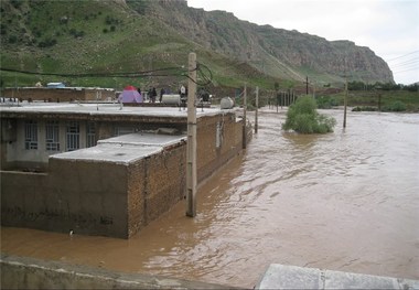 وقوع سیل باعث آبگرفتگی روستای ریزه وند نجف سرپل ذهاب شد