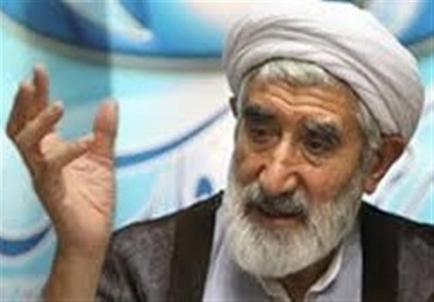 تجلیل از &quot; آیت‎الله دکتر احمدی&quot; عضو شورای انقلاب فرهنگی در ملایر