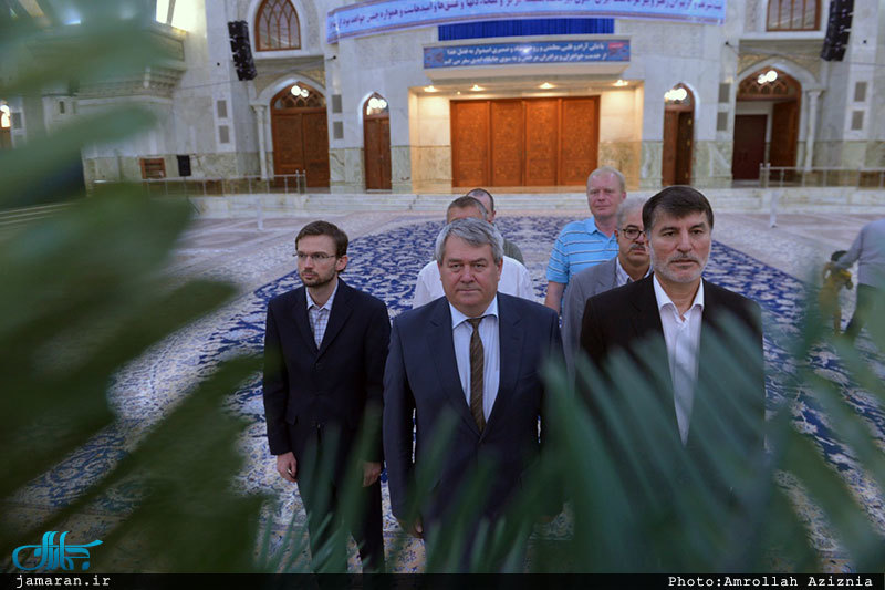 ادای احترام نایب رئیس مجلس جمهوری چک نسبت به مقام شامخ حضرت امام(س) 