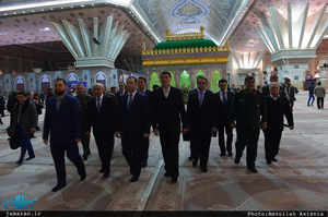 ادای احترام وزیر دفاع ارمنستان به مقام شامخ بنیانگذار جمهوری اسلامی ایران 