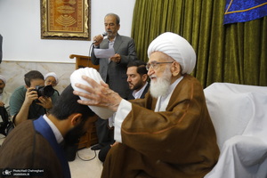 عمامه گذاری طلاب در روز میلاد پیامبر اکرم (ص) و امام صادق (ع) توسط مراجع تقلید