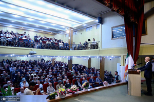 شب بزرگداشت «فرشاد مومنی»