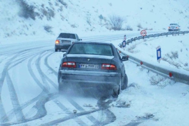 تردد در گردنه تنگه ترکمن تنها با زنجیرچرخ میسر است