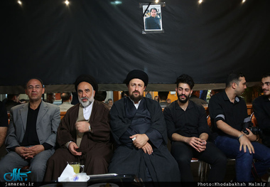 حضور سید حسن خمینی در منزل مرحوم مجید نائینی پیشکسوت فوتبال