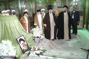 تجدید میثاق رئیس و اعضای مجلس خبرگان رهبری با آرمان های امام خمینی (س)