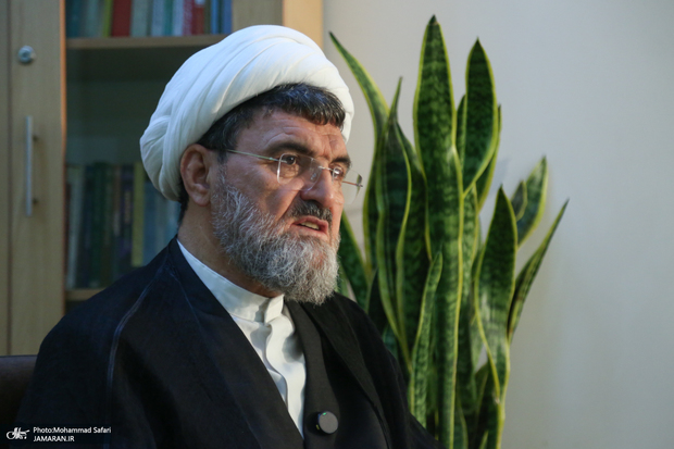  خاطره رهبر شهید از روزی که به ملاقات آیت‌الله هاشمی در اسارت رفت