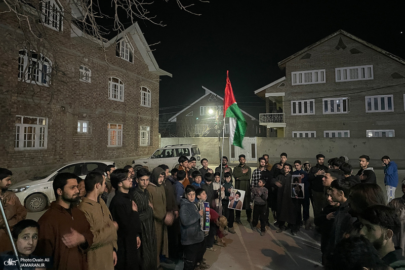 دسته عزاداری شیعیان کشمیر در آستانه تشییع پیکر شهید سید حسن نصرالله (ره)