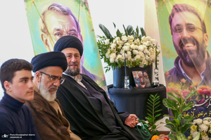 دیدار سید حسن خمینی با خانواده شهیدان لاریجانی
