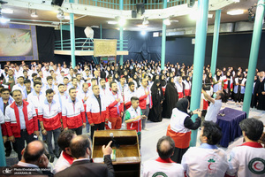 تجدید میثاق جمعی از جوانان هلال احمر با آرمان های حضرت امام خمینی (س)