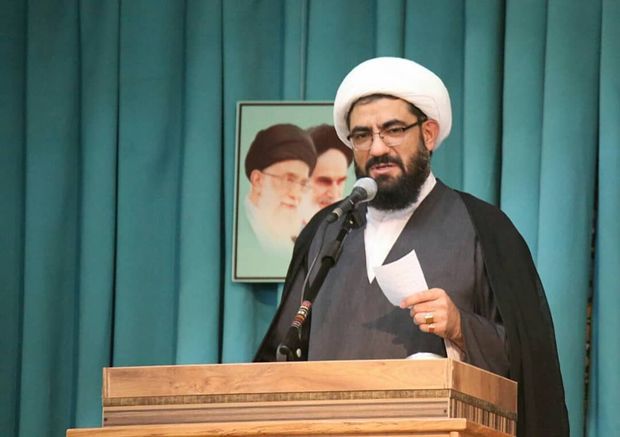 امام جمعه همدان: تقویت بنیه نظامی به معنای نفی مذاکره نیست