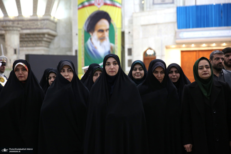 تجدیدمیثاق رئیس و جمعی از کارکنان بنیاد مستضعفان با امام راحل