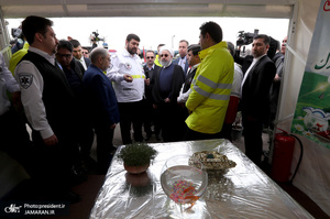 بازدید روحانی از ایستگاه سلامت اورژانس و پایگاه امداد و نجات جاده ای