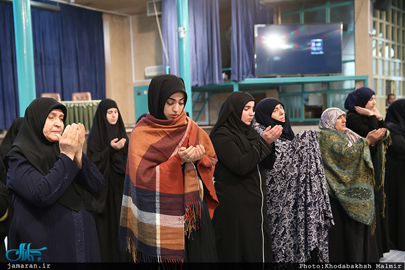 بازدید جمعی از شیعیان کشور هلند و آلمان از بیت امام خمینی در جماران