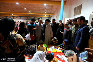 حضور آیت الله نورمفیدی در  محل اسکان موقت سیل زدگان