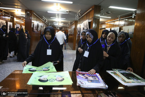 بازدید جمعی از دانشجویان مدارس امامیه پاکستان از بیت امام خمینی (س) در جماران