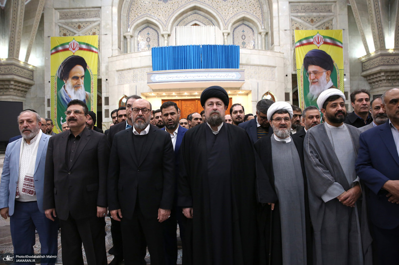 تجدیدمیثاق رئیس و جمعی از کارکنان بنیاد مستضعفان با امام راحل