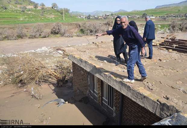 راه ارتباطی 40 روستا در لرستان همچنان قطع است