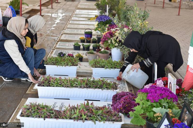 زیارت اهل غبور در آخرین پنجشنبه سال در بهشت زهرا (س) تهران
